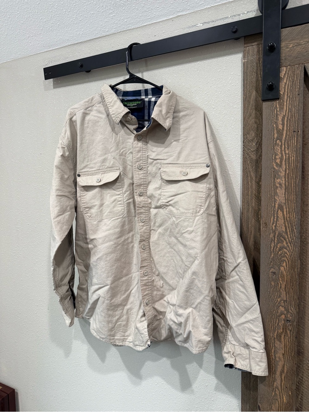 Men's Lightweight Beige Button-Front Shacket with Chest Pockets